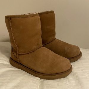 UGG Classic II Boot - color: chestnut